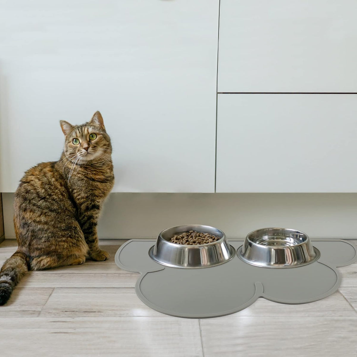 Silicone Pet Food Mat – Waterproof, Anti-Slip Placemat for Dog & Cat Bowls, Cloud Shape, Dark Gray